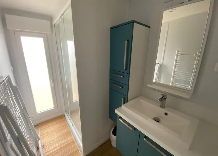 Moderne En Bord De 布雷蒂诺斯梅尔